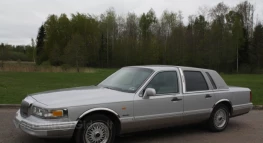 Lincoln Town Car nuoma