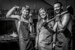 Nuotaikos kalviai. LT( vedėjas, didžėjus, vokalistė)