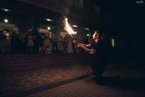 Teatralizuoti ugnies žongliravimo šou pasirodymai ir performansai