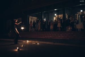Teatralizuoti ugnies žongliravimo šou pasirodymai ir performansai