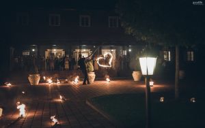 Teatralizuoti ugnies žongliravimo šou pasirodymai ir performansai
