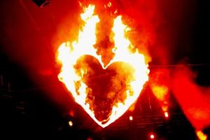 Teatralizuoti ugnies žongliravimo šou pasirodymai ir performansai