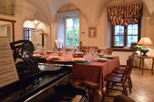 Vakarienių klubas "12 kėdžių"