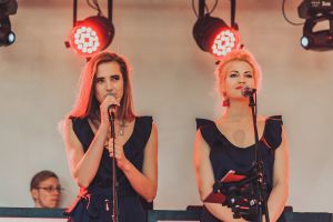 Nuotaikos kalviai. LT( vedėjas, didžėjus, vokalistė)