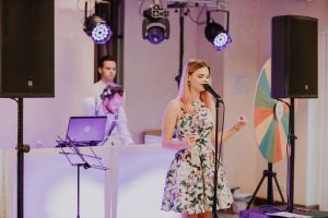 Nuotaikos kalviai. LT( vedėjas, didžėjus, vokalistė)