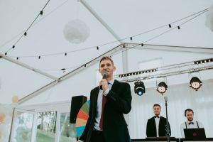 Nuotaikos kalviai. LT( vedėjas, didžėjus, vokalistė)