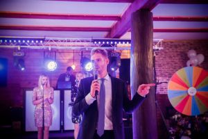 Nuotaikos kalviai. LT( vedėjas, didžėjus, vokalistė)