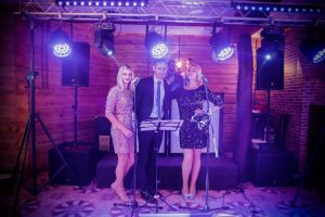 Nuotaikos kalviai. LT( vedėjas, didžėjus, vokalistė)