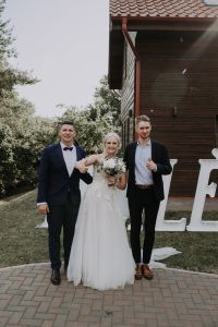 Nuotaikos kalviai. LT( vedėjas, didžėjus, vokalistė)