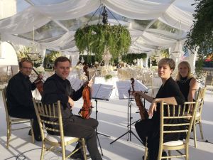 Styginių kvarteto ir styginių dueto muzika vestuvių ceremonijai