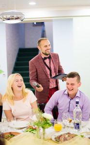 Vakaro vedėjas Kęstas Vievesis - Muzikantai grupė "Akordas"