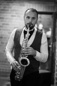 Vakaro vedėjas Kęstas Vievesis - Muzikantai grupė "Akordas"