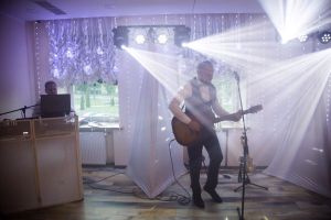 Vakaro vedėjas Kęstas Vievesis - Muzikantai grupė "Akordas"