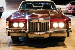 SENOVINIŲ AMERIKIETIŠKŲ AUTOMOBILIŲ NUOMA