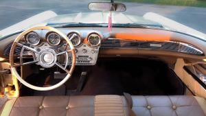 SENOVINIŲ AMERIKIETIŠKŲ AUTOMOBILIŲ NUOMA