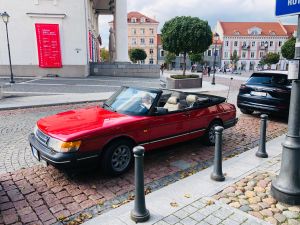 Raudonas Retro kabrioletas Jūsų šventei