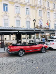 Raudonas Retro kabrioletas Jūsų šventei