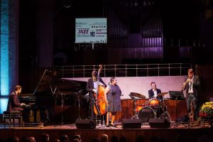 Džiazo pianistas ir grupė