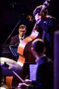 Džiazo pianistas ir grupė