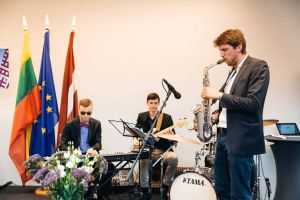 Džiazo pianistas ir grupė