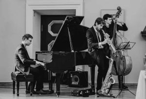 Džiazo pianistas ir grupė