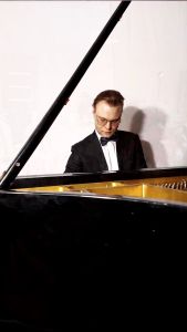 Džiazo pianistas ir grupė