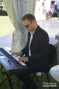 Džiazo pianistas ir grupė