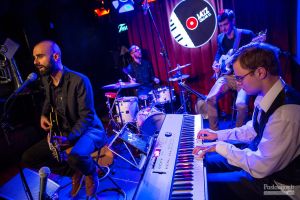 Džiazo pianistas ir grupė