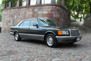 Klasikinis Mercedes-Benz SEL560 1986