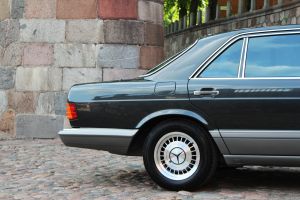 Klasikinis Mercedes-Benz SEL560 1986