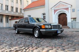 Klasikinis Mercedes-Benz SEL560 1986