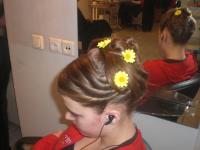 Plaukai, nagai, makiažas