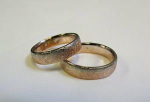 Gaminame vestuvinius ir sužadėtuvių žiedus